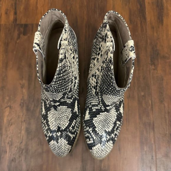 VIONIC Orthaheel Windom Snakeskin Print Leather Zip Ankle Boots - Picture 6 of 11